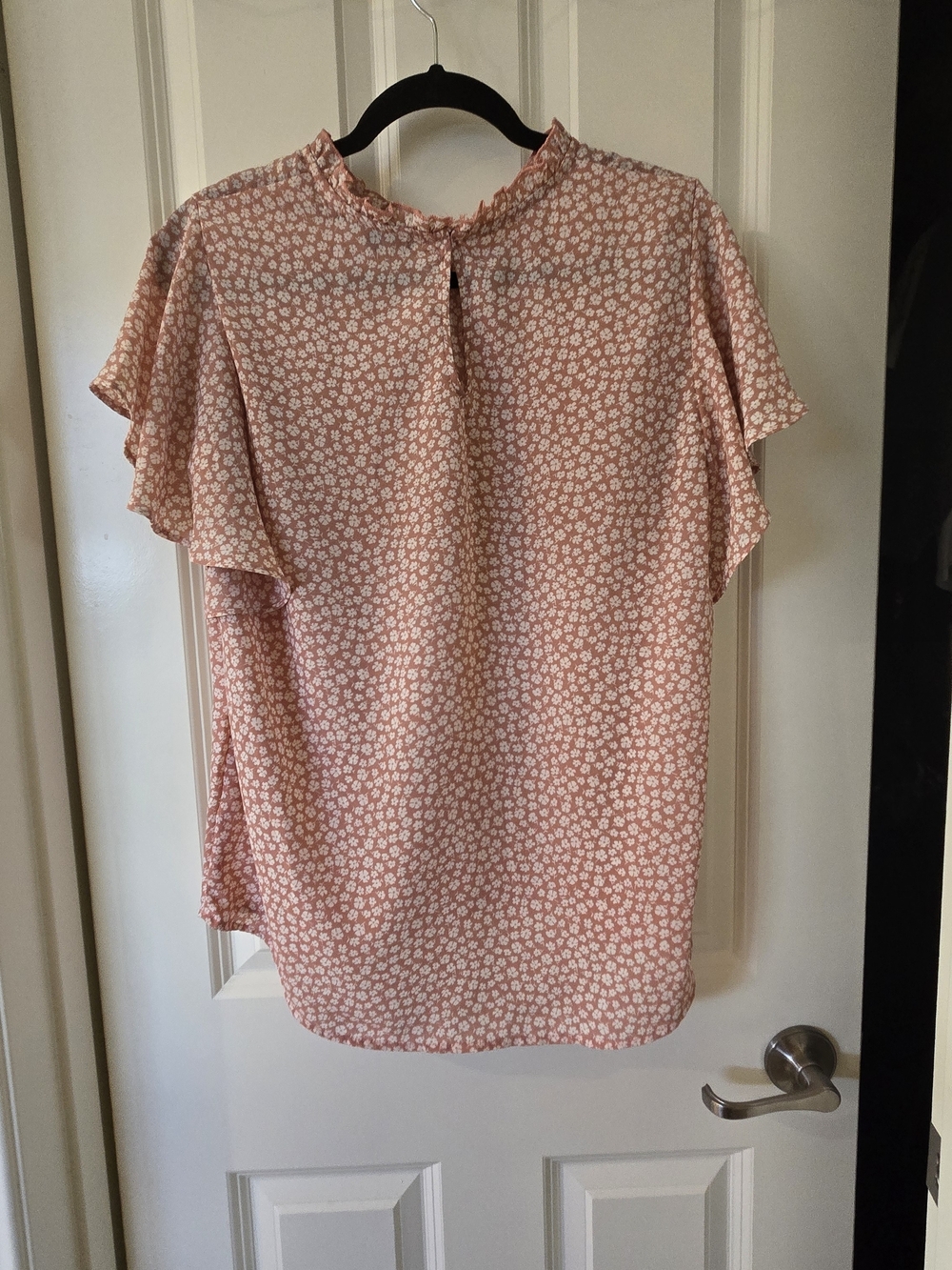 Gibson Dusty Rose Floral Flutter Sleeve Blouse - Picture 4 of 5